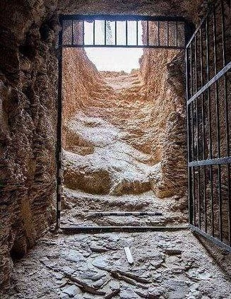 В Египте впервые за сто лет нашли новую гробницу фараона