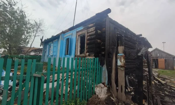 Многодетный отец в отместку жене попытался сжечь дом с четырьмя своими детьми Многодетный отец в отместку жене попытался сжечь дом с четырьмя своими детьми