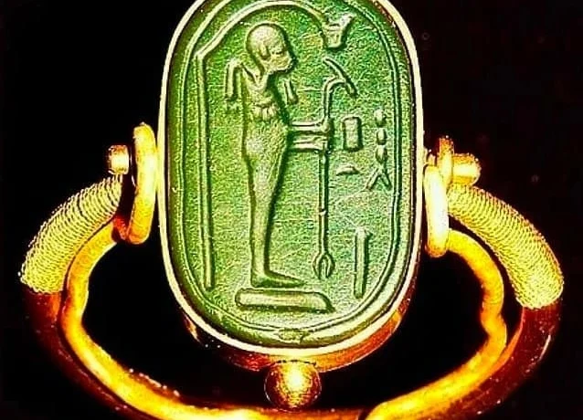 Инопланетянин на кольце Тутанхамона