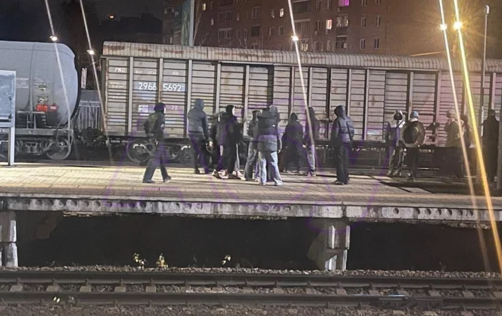 Зумеры-зацеперы продолжают буйстовать и громить электрички